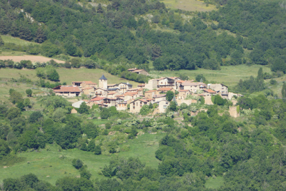 El poble d’Ansovell, principal nucli de població de Cava i amb un cens de 25 habitants.