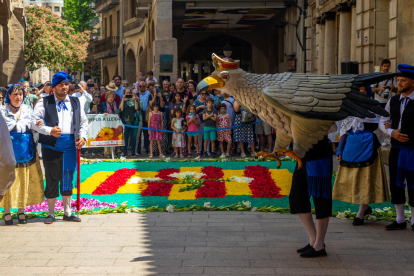 Ball de l'Àliga de la Ciutat, amb els Cavallets, ahir davant la Paeria