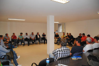 La reunión con el secretario general de Agricultura, Fernando Miranda, en el subdelegación de Lleida.