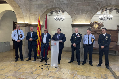 El conseller Joan Ignasi Elena i el comissari en cap, Josep Maria Estela, després de la Junta Local de Seguretat de Lleida de la setmana passada.
