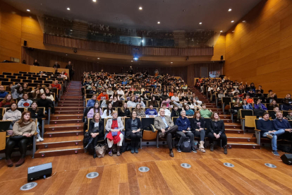 Prop de 200 alumnes van assistir a la jornada ‘#100tífiques’.