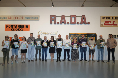 Representantes de las entidades y comercios del Barri Antic junto al alcalde, Miquel Pueyo, y a la concejala Montse Pifarré.