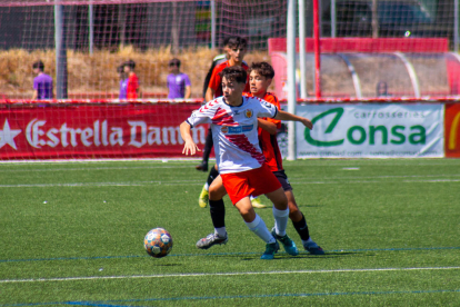 A la imatge, un dels partits del torneig President Ramon Farrús, de categoria cadet, disputat ahir al camp de l’Atlètic Segre.