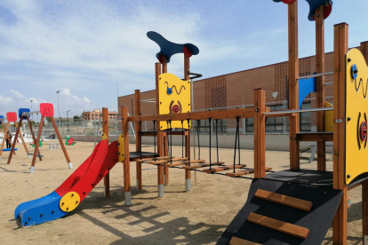 El nuevo parque infantil en la calle Montserrat Carulla. 