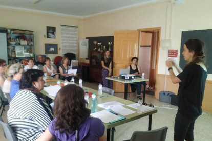 Reunión de presidentes de la FAV sobre los “Barrios Violetas”. 