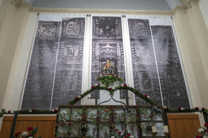 Les imatges instal·lades a la capella del Roser de Torà.