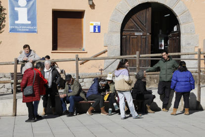 Algunos de los figurantes que participaron en la jornada de rodaje ayer en El Pont de Suert.