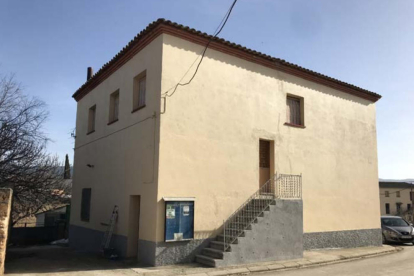 El edificio de las antiguas escuelas de Sant Romà d’Abella. 