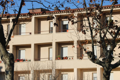 Detalle de balcones de las habitaciones de la residencia Sagrada Familia donde esta madrugada se ha producido el incendio.