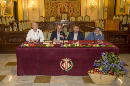 El saló de plens de la Paeria va acollir la lectura del pregó a càrrec d'Ignasi Iglesias