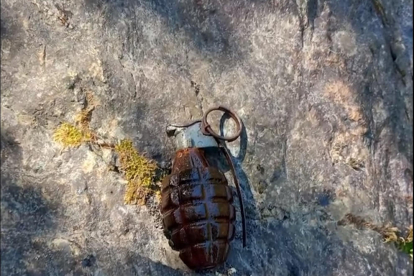 La granada hallada en el río en Alós d’Isil, en el Sobirà. 