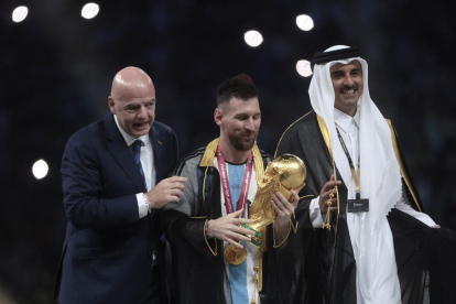 Messi aixeca al cel de Lusail el seu gran somni, la Copa del Món