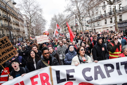 Miles de manifestantes recorrieron ayer las calles de París.