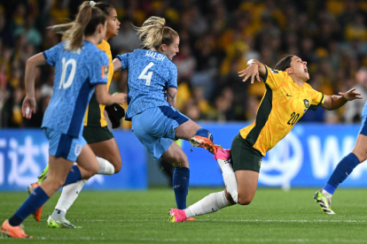 Ella Toone celebra el gol que va marcar davant d’Austràlia i que va ajudar a classificar Anglaterra per a la final de diumenge.