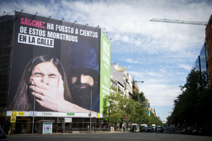 Les pancartes gegants guanyen protagonisme en la campanya