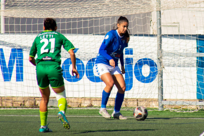 Cris García estuvo otra vez muy atenta en defensa, parando a Ainhoa Martín, la extremo que actuaba por su banda.