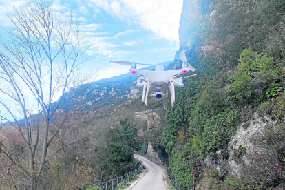 Drons inspeccionan el alto riesgo de desprendimiento en Foradada.