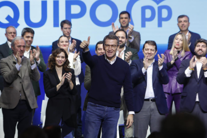 Pedro Sánchez durante un acto de precampaña en apoyo al actual alcalde de Sevilla.