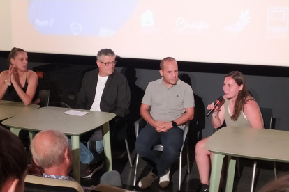 Andrea Gómez, Sergi Tor, Lluís Cortés i Marina Fernández, en un moment de la xarrada.