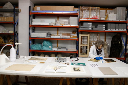 Restauren 74 obres sobre paper que formaran part de l'exposició permanent del nou Museu Morera de Lleida
