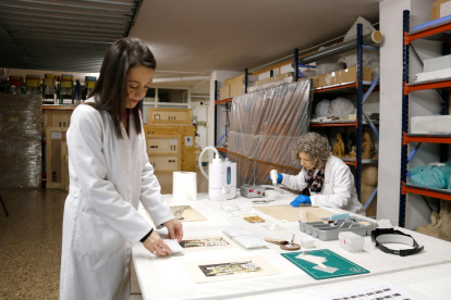 Restauren 74 obres sobre paper que formaran part de l'exposició permanent del nou Museu Morera de Lleida
