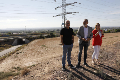 Los ediles Sellés, Larrosa e Iglesias, ayer de visita en Magraners.