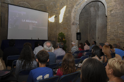 Primera sessió de curtmetratges, ahir al Festival Internacional de Cinema d’Àger, a la col·legiata.