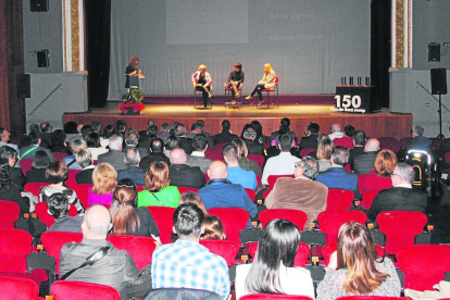 Els homenatjats durant l’acte institucional celebrat a L’Amistat.