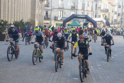 La salida de la marcha cicloturista de BTT tuvo lugar a la plaza Universitat a las 9.00 horas. 