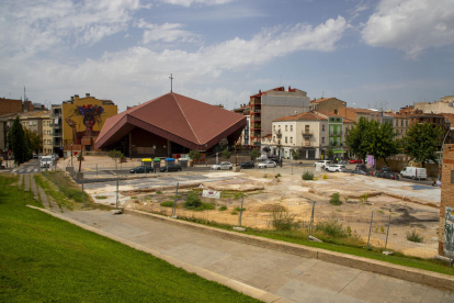 Vista del solar de la antigua comisaría de la Policía Nacional de la calle Sant Martí.