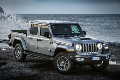 La marca Jeep® està diversificant la paleta Gladiator, afegint el color de pintura exterior Earl a la gamma 2023.