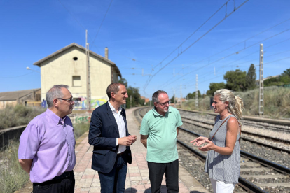 Mínguez, a la derecha en la estación de Almacelles. 