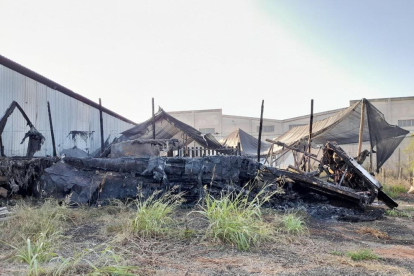 Els Bombers donen per controlat un incendi en una empresa a Torrefarrera