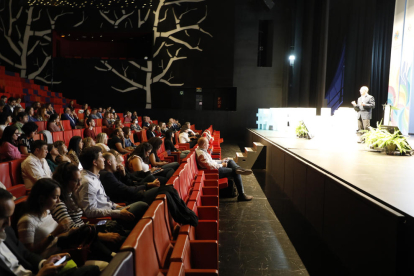 El XI Congreso de la Asociación  Española de Vacunología se celebra en la Llotja.