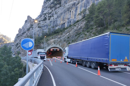 El tancament del túnel de Tresponts va obligar a desviar el trànsit per l’antiga carretera.