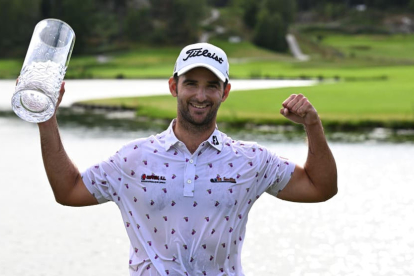 Emilio Cuartero celebra su triunfo en el Dormy Open de Suecia, en agosto pasado.