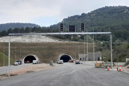 Imagen de archivo de las balizas del sistema de seguridad que se activará cuando haya niebla en la AP-2.