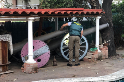 La Guardia Civil halló en la vivienda cañones y otras armas.