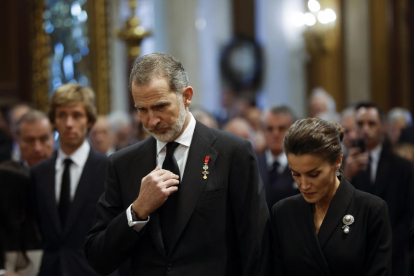 El rei Felip VI d'Espanya i la reina Letícia assisteixen al funeral de l'exrei de Grècia Constantí II a la Catedral Metropolitana d'Atenes aquest 16 de gener.