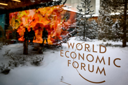 Logo del Foro Económico Mundial en la edición 2023 en Davos.