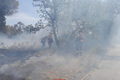 Imatge de la magnitud de les flames a la zona de La Orotava que va obligar a l’evacuació i al confinament de centenars de persones.