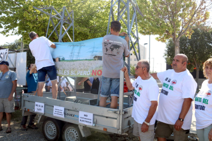 Un centenar de vehicles es mobilitzen en una marxa lenta a Lleida per una transició energètica sostenible