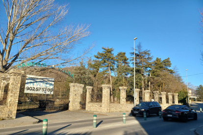 El càmping En Valira, al peu de l’N-260, va tancar fa dècades.