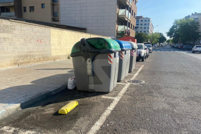 El contenidor cremat al carrer Agustins