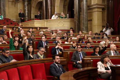 Los portavoces de ERC, Junts y PSC marcan el sentido de sus formaciones en una votación en febrero.