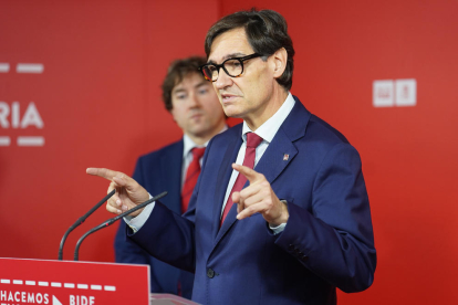 El primer secretario del PSC, Salvador Illa, ayer durante una rueda de prensa en Bilbao.