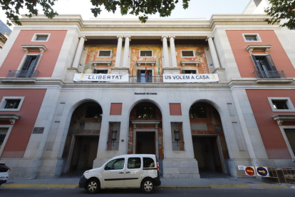 Fachada de la Diputación, en la Rambla Ferran de Lleida.