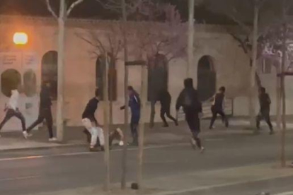 Batalla campal entre dos grups de joves a l'avinguda Rovira Roure de Lleida
