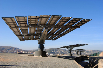 Energia solar amb poca incidència en la tarifa - L’Algerri-Balaguer va construir una planta d’energia solar en l’assut de la presa principal, a Ivars de Noguera, per abaratir els costos de bombatge. S’hi va invertir 950.000 euros, però la ...