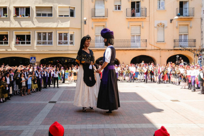 La plaça Patalín va tornar a ser l’escenari de la representació del Ball Cerdà.